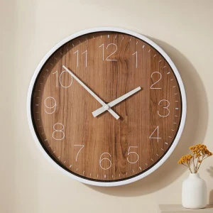 Cheqo® Wandklok Analoog met Houtlook - Stille Wandklok zonder Tikgeluid - Muurklok - Keukenklok voor Woonkamer, Keuken, Slaapkamer en Kantoor - Ronde Klok - Decoratieve Klok voor aan de Wand - Stil Quartz Uurwerk - Houten Stijl - Bruin